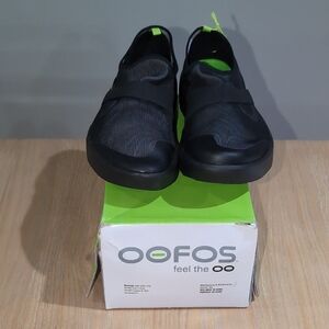 OOFOS Men's Black and Green Sneakers